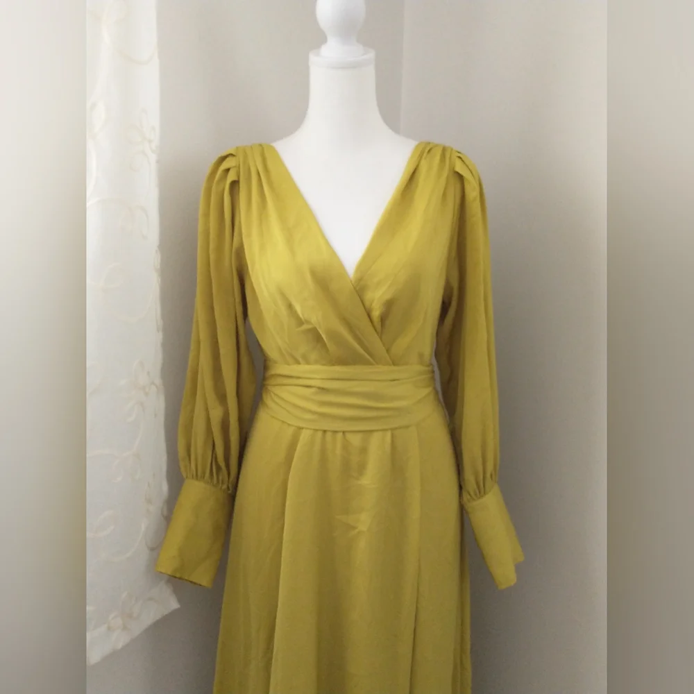 Banana Republic belted surplice midi dress 10 petite - Picture 2 of 14
